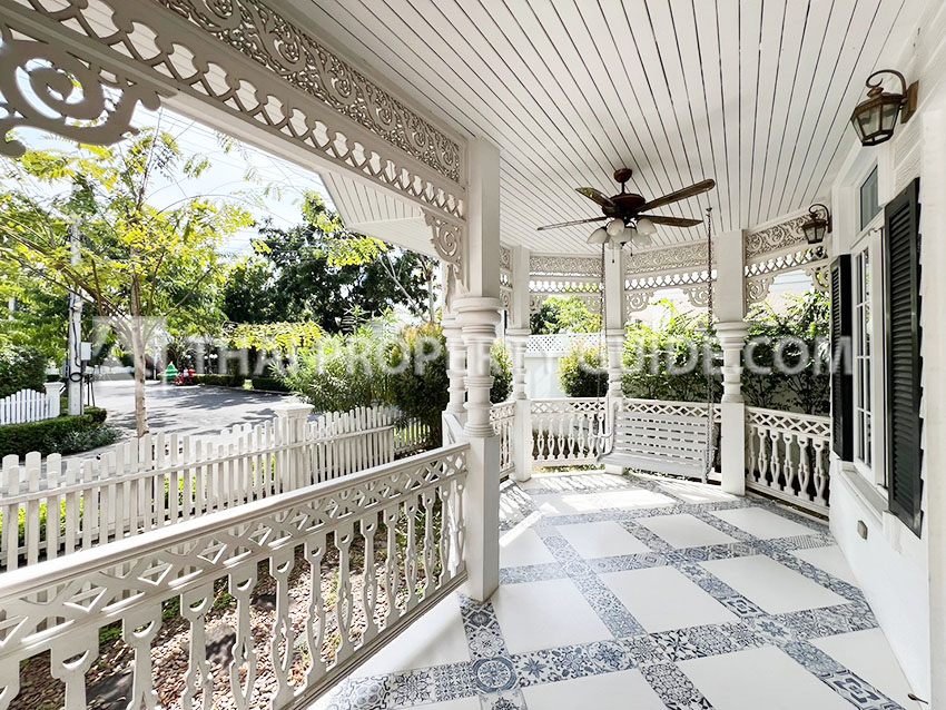 House with Shared Pool in Bangnatrad 