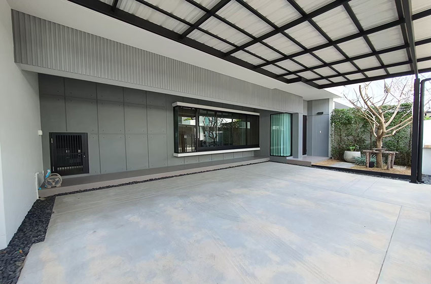 House with Shared Pool in Bangnatrad 