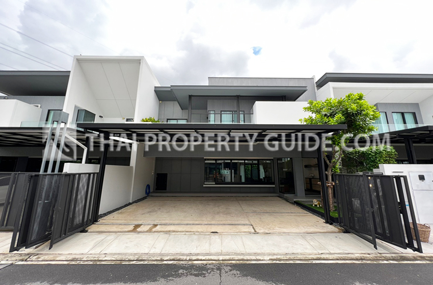 House with Shared Pool in Bangnatrad 