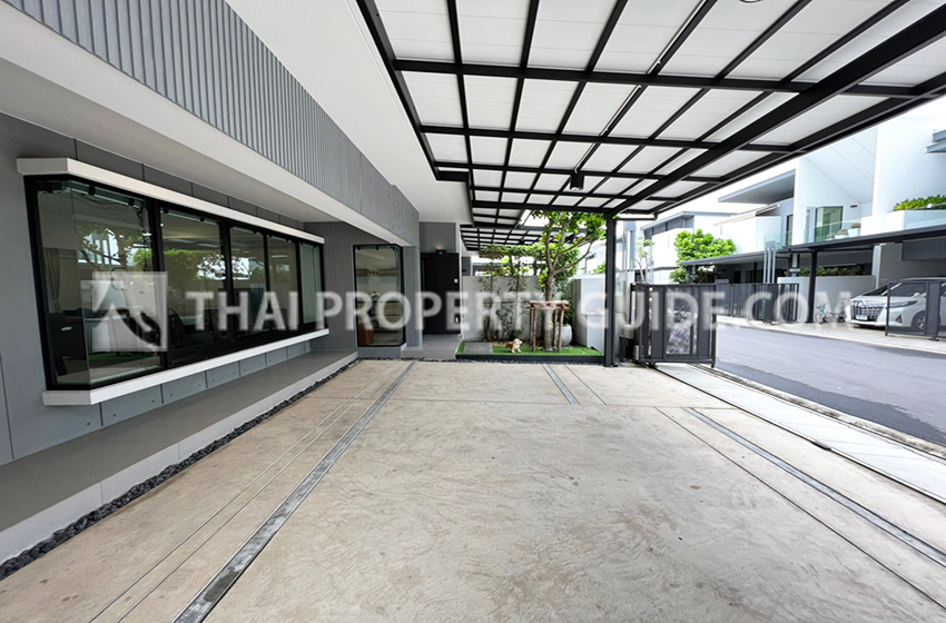 House with Shared Pool in Bangnatrad 