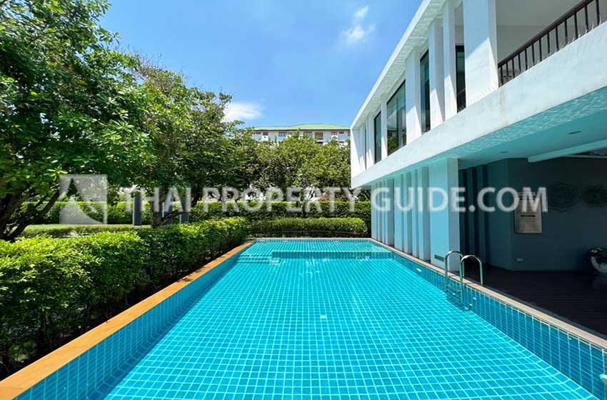 House with Shared Pool in Bangnatrad 