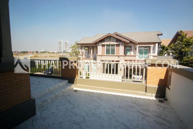 House with Shared Pool in Bangnatrad : Nantawan Bangna Km.7 