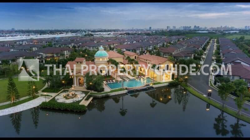 House with Shared Pool in Bangnatrad : Nantawan Bangna Km.7 