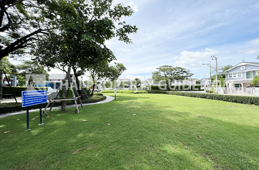 House with Shared Pool in Bangnatrad 