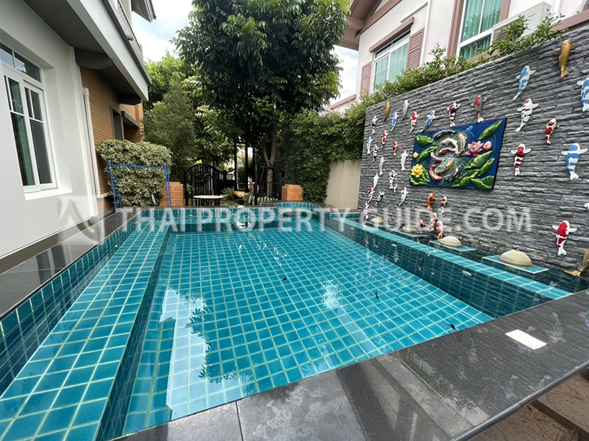 House with Shared Pool in Bangnatrad : Nantawan Bangna Km.7 