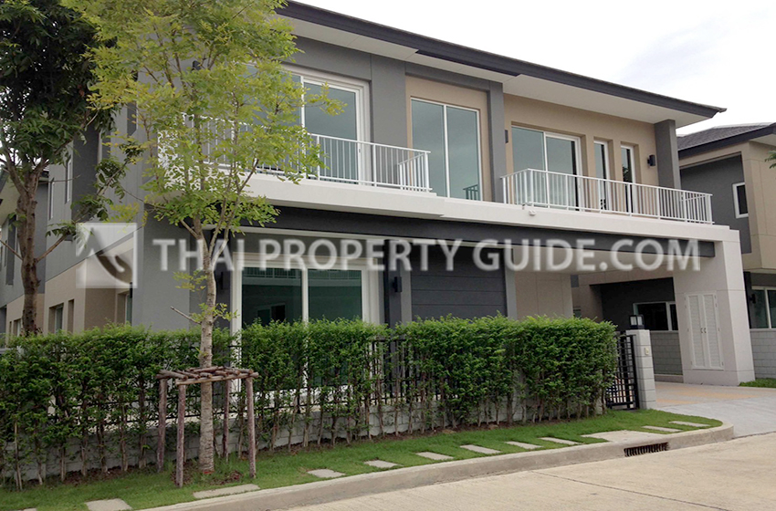 House with Shared Pool for rent in Bangnatrad (near Bangkok Patana School)