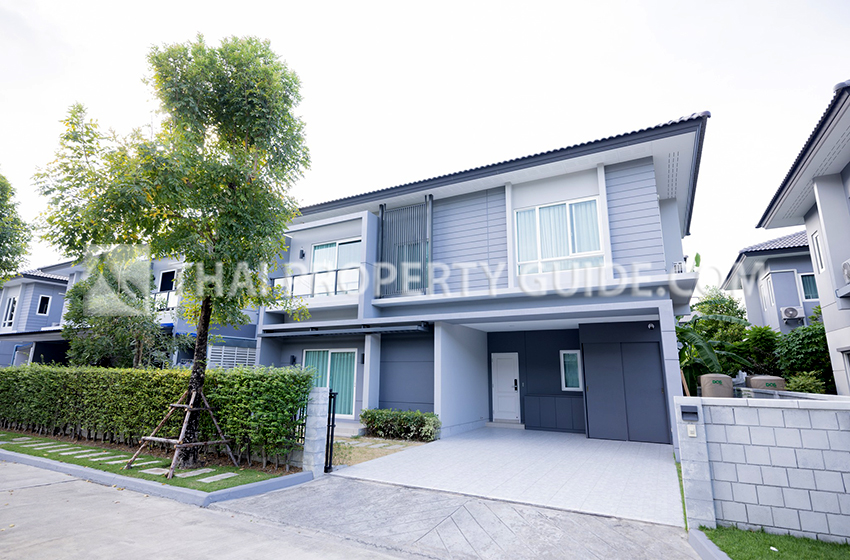 House with Shared Pool in Bangnatrad 