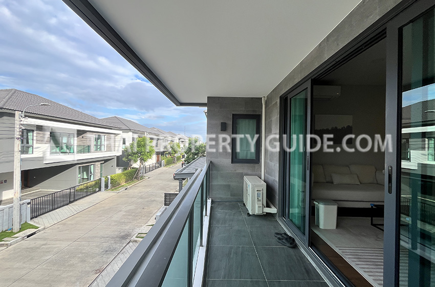 House with Shared Pool in Bangnatrad 