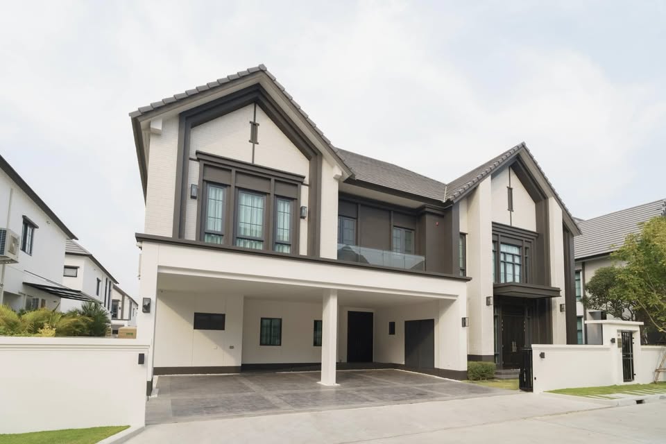 House with Shared Pool in Bangnatrad 