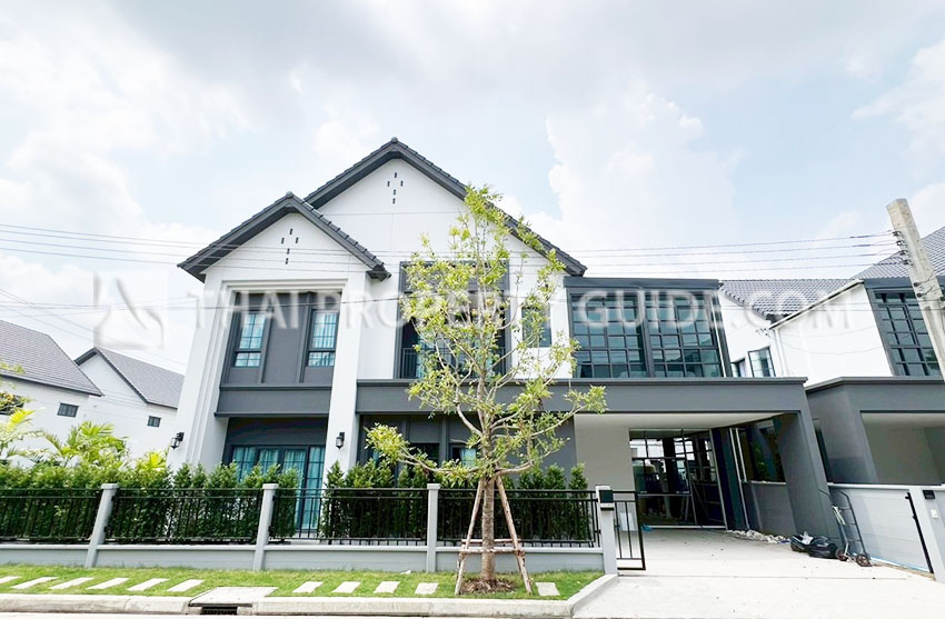 House with Shared Pool for rent in Bangnatrad