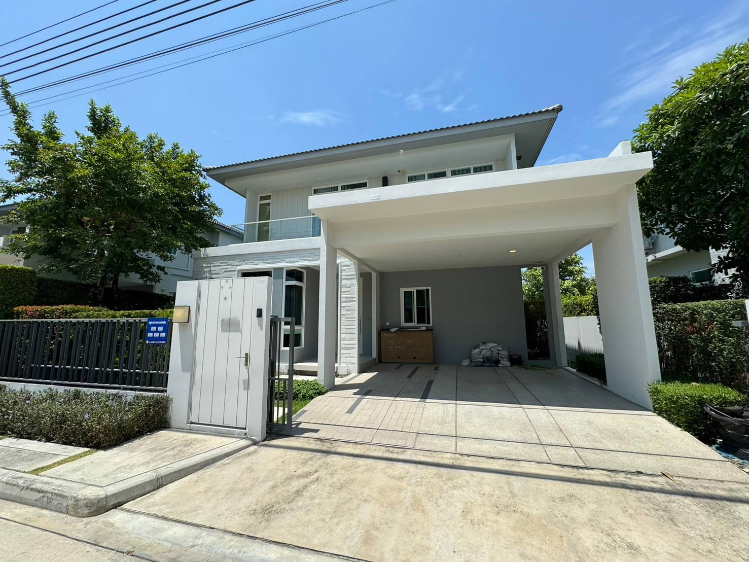 House with Shared Pool for rent in Bangnatrad