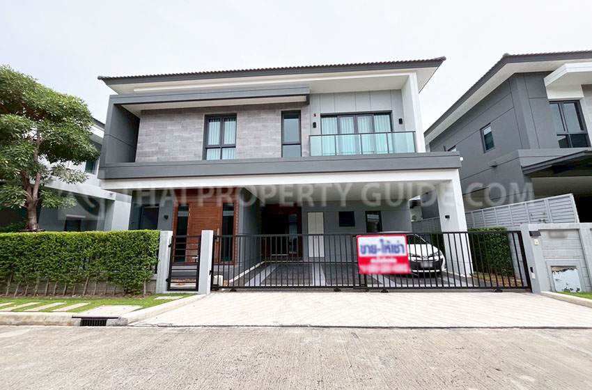 House with Shared Pool in Bangnatrad