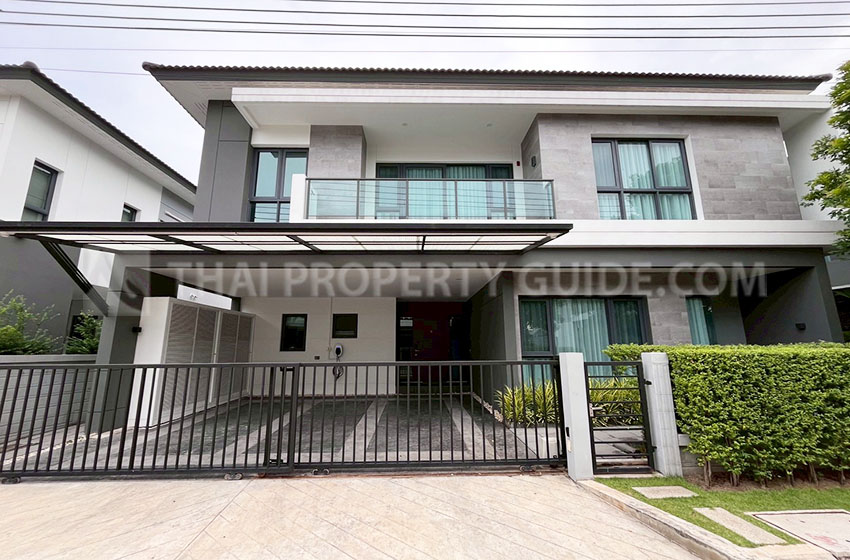 House with Shared Pool in Bangnatrad