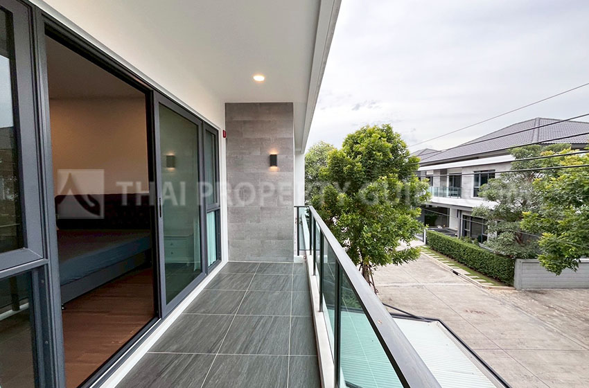 House with Shared Pool in Bangnatrad 