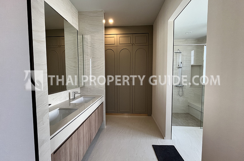 House with Shared Pool in Bangnatrad 