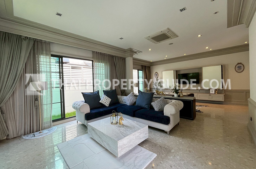 House with Shared Pool in Bangnatrad 