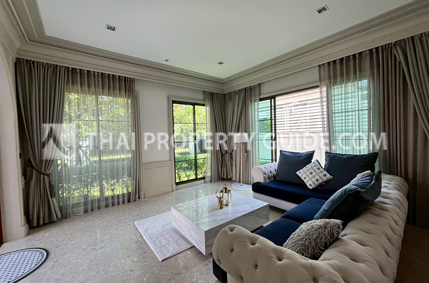 House with Shared Pool in Bangnatrad 