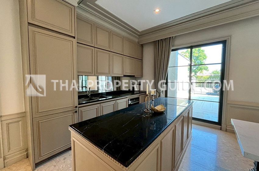 House with Shared Pool in Bangnatrad 