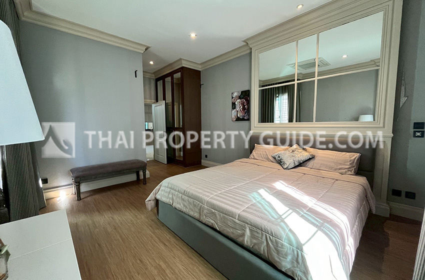 House with Shared Pool in Bangnatrad 