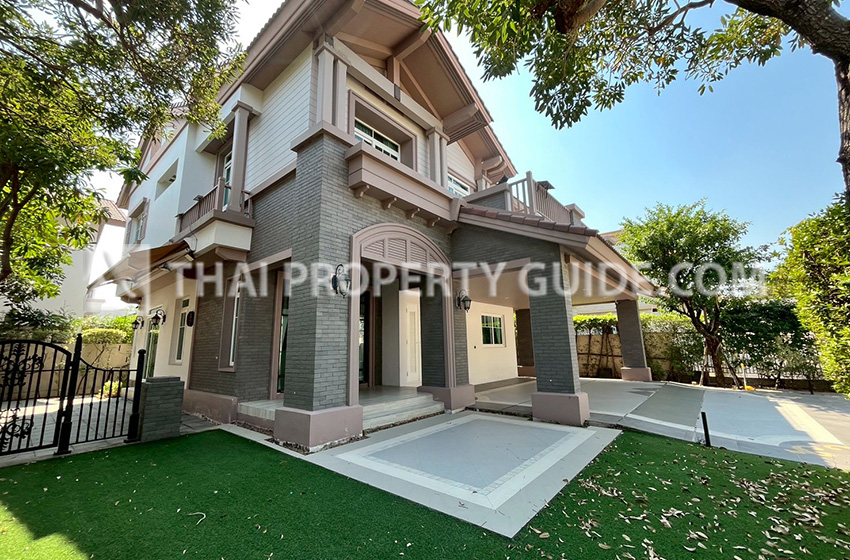 House with Shared Pool in Bangnatrad : Nantawan Bangna Km.7 