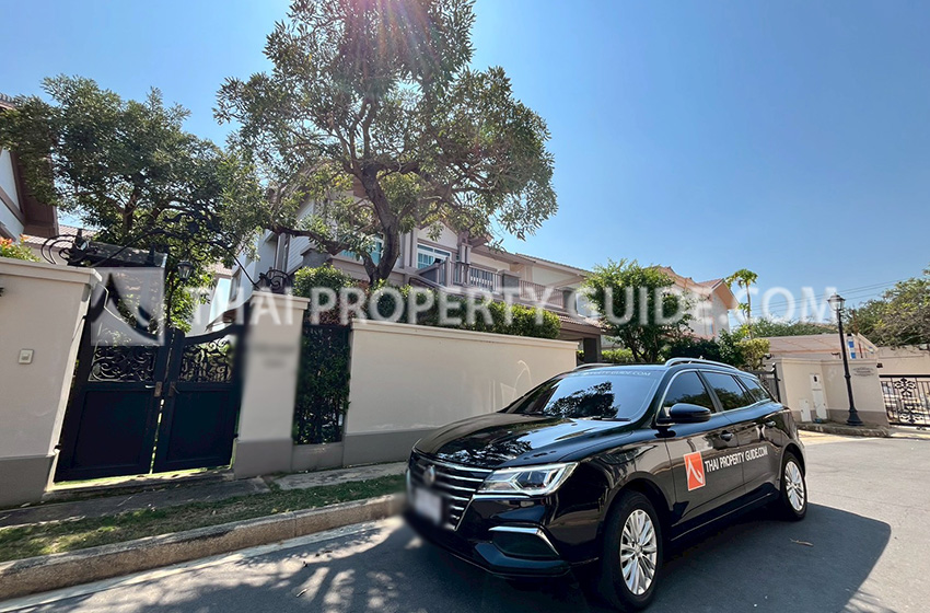 House with Shared Pool for rent in Bangnatrad