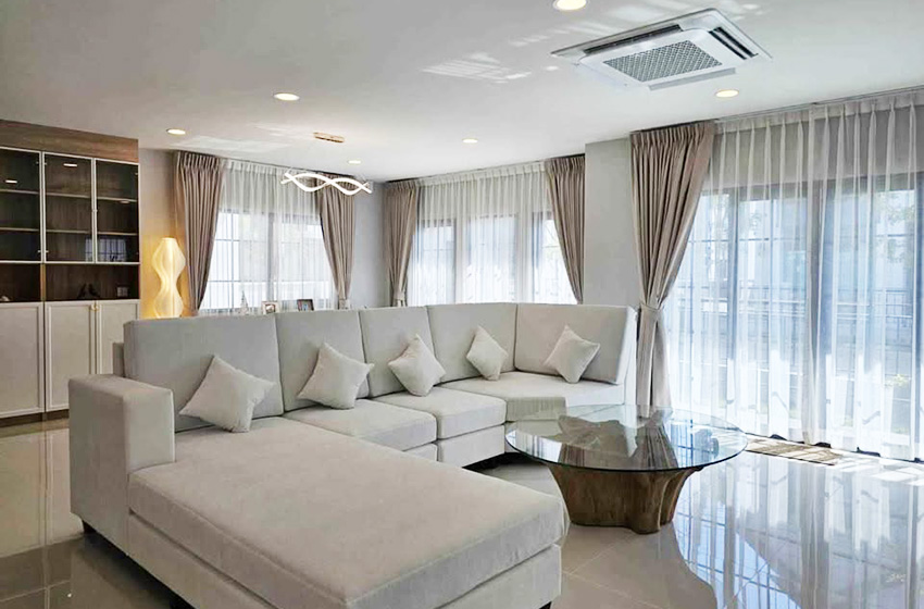 House with Shared Pool in Bangnatrad 