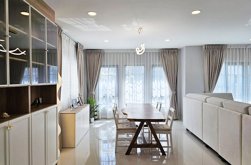 House with Shared Pool in Bangnatrad 