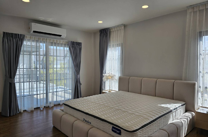 House with Shared Pool in Bangnatrad 