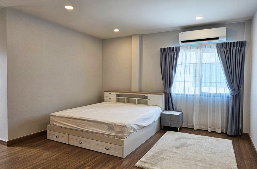 House with Shared Pool in Bangnatrad 