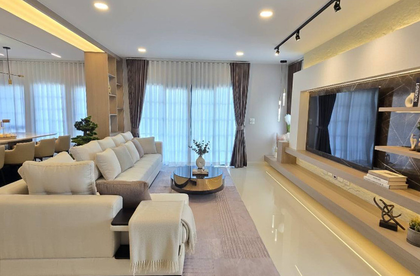 House with Shared Pool in Bangnatrad 