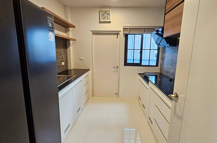 House with Shared Pool in Bangnatrad 