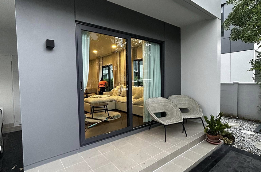 House with Shared Pool in Bangnatrad 