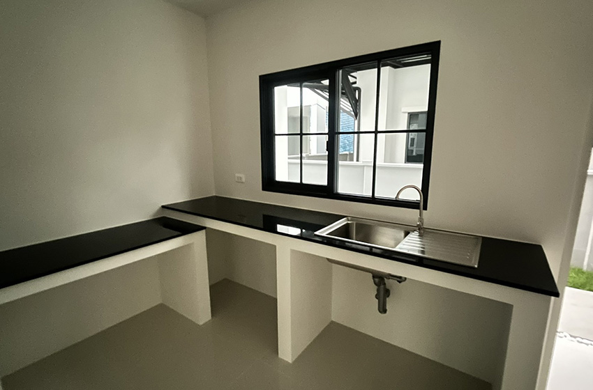 House with Shared Pool in Bangnatrad 