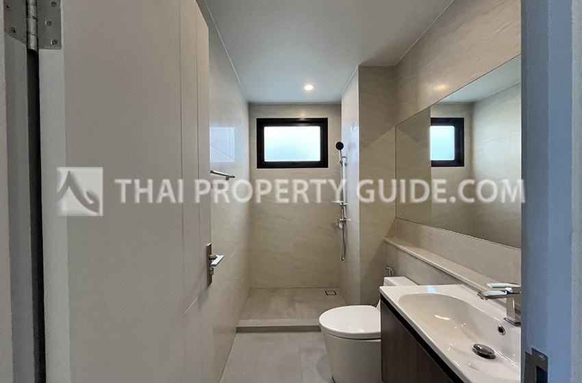 House with Shared Pool in Bangnatrad 