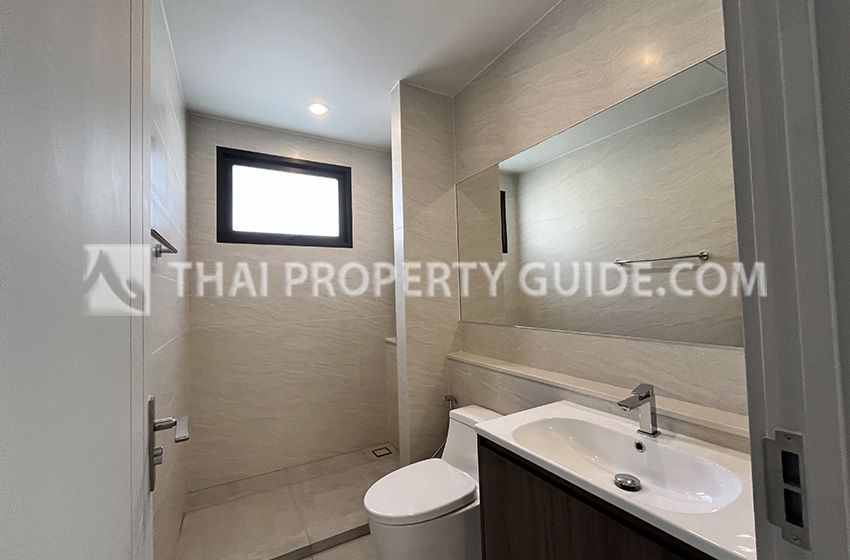 House with Shared Pool in Bangnatrad 