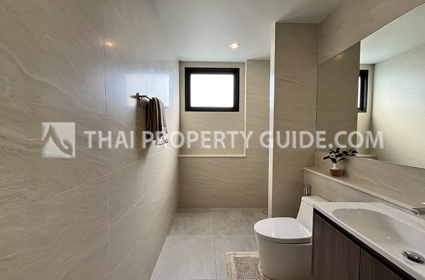 House with Shared Pool in Bangnatrad 