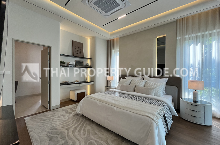 House with Shared Pool in Bangnatrad 