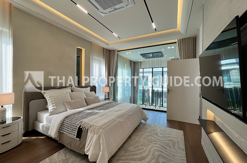 House with Shared Pool in Bangnatrad 