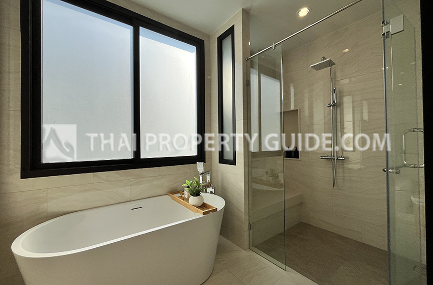 House with Shared Pool in Bangnatrad 