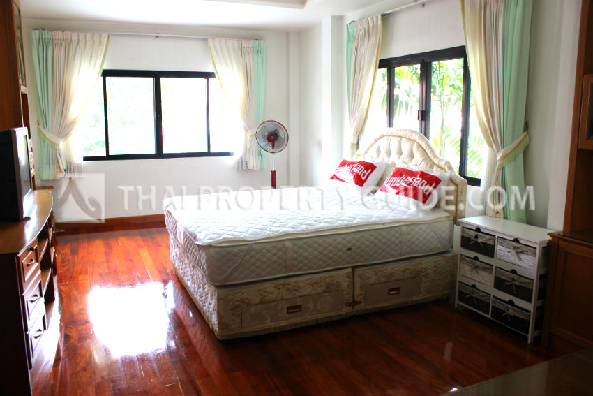 House with Shared Pool in Chaengwattana (near Nichada Thani) 