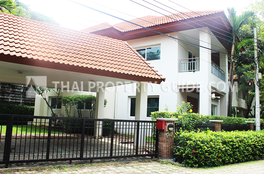 House with Shared Pool for rent in Chaengwattana