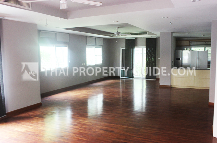 House with Shared Pool in Chaengwattana 