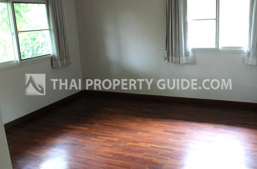 House with Shared Pool in Chaengwattana 