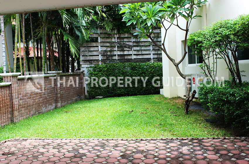 House with Shared Pool in Chaengwattana 