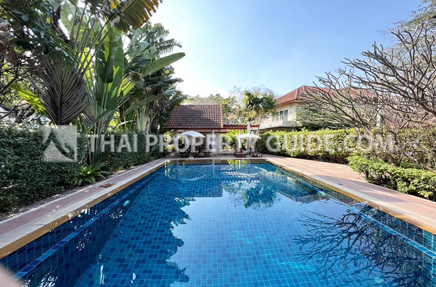 House with Shared Pool in Chaengwattana 