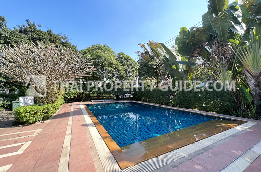 House with Shared Pool in Chaengwattana 