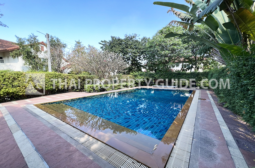 House with Shared Pool in Chaengwattana 