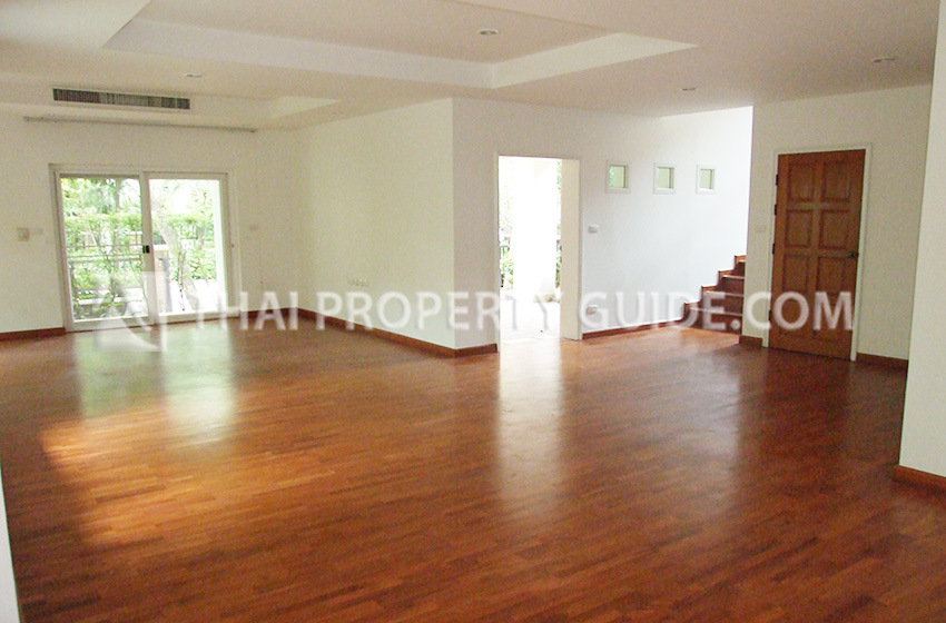 House with Shared Pool for rent in Chaengwattana