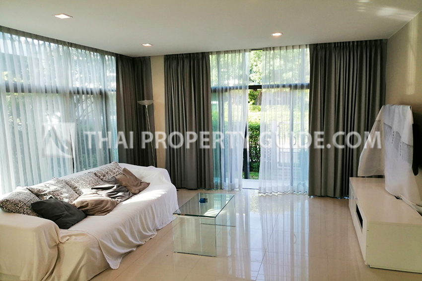 House with Shared Pool in Krung Thep Kritha 