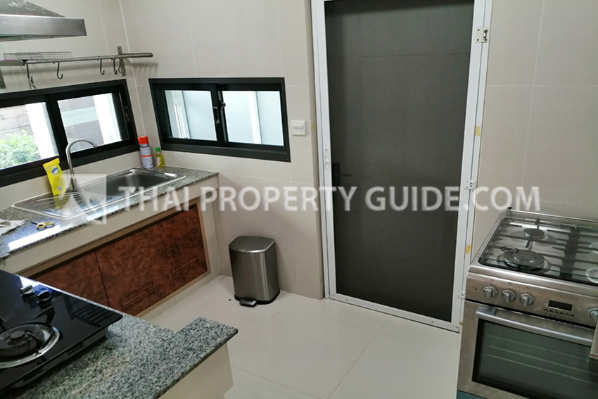 House with Shared Pool in Krung Thep Kritha 